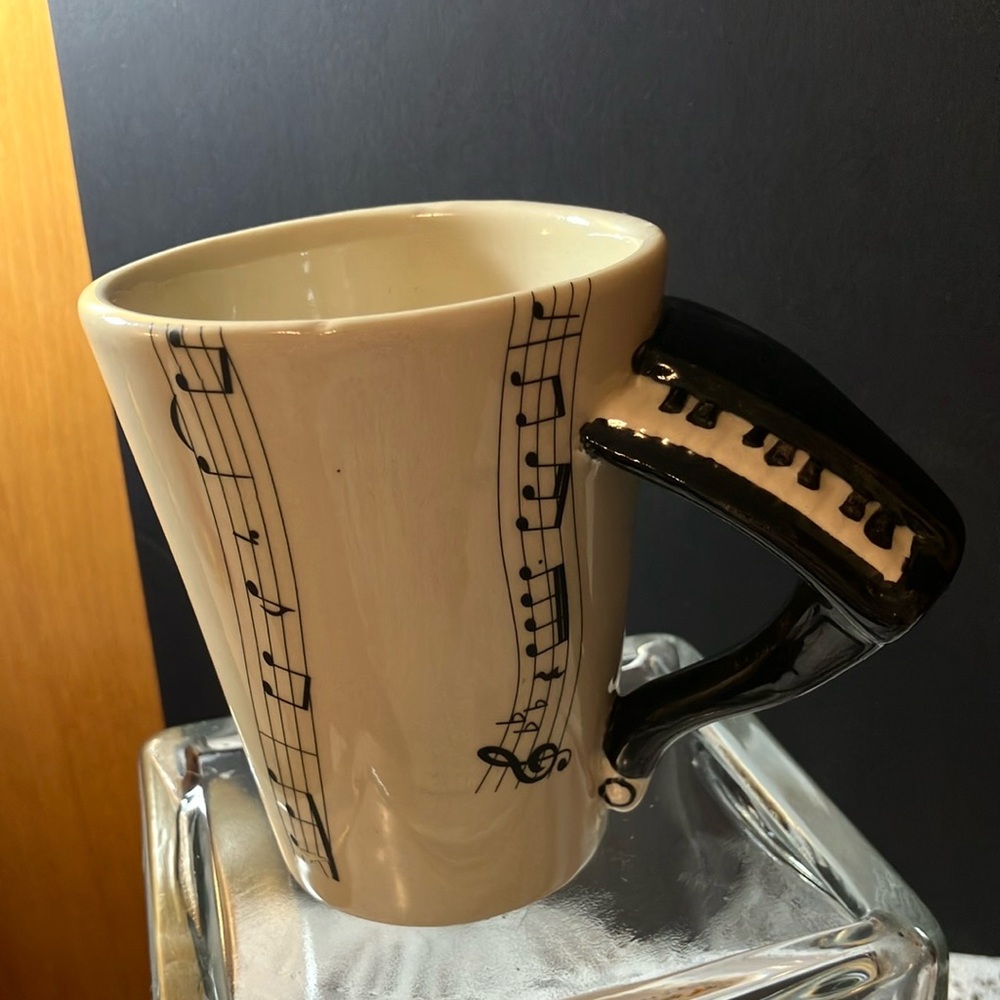 Keyboard cup/ pen holder